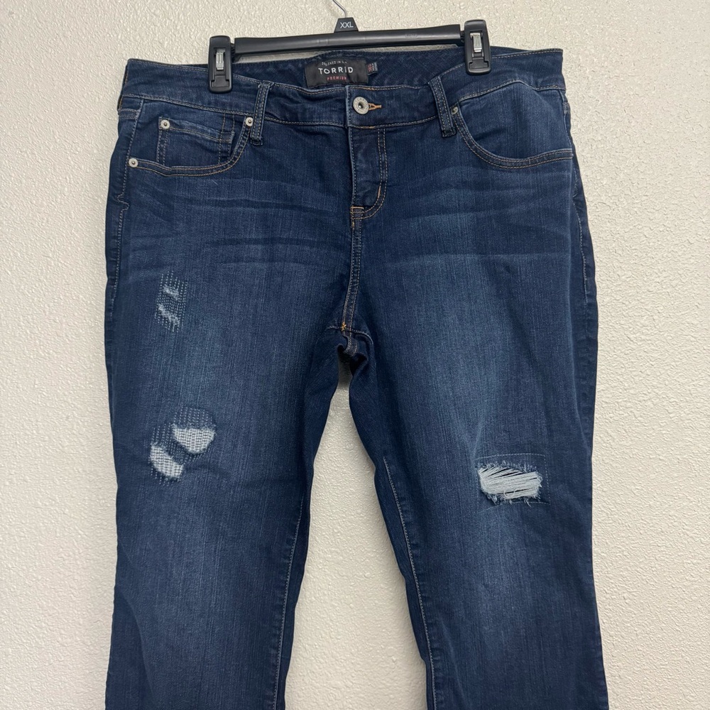 Torrid Size 18 Short Jeans Skinny Distressed Faux Tears Dark Wash - Picture 2 of 10